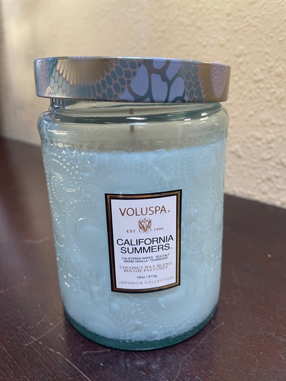 Voluspa Light Blue California Summers Jar Candle Sea Salt Warm Vanilla Teakwood